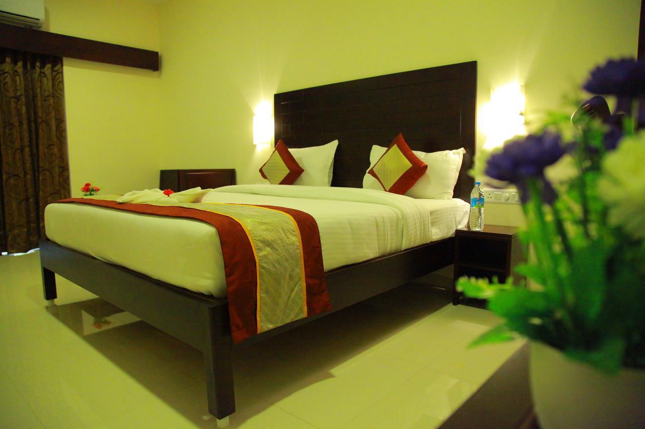Five Falls Resort Kuttālam Buitenkant foto