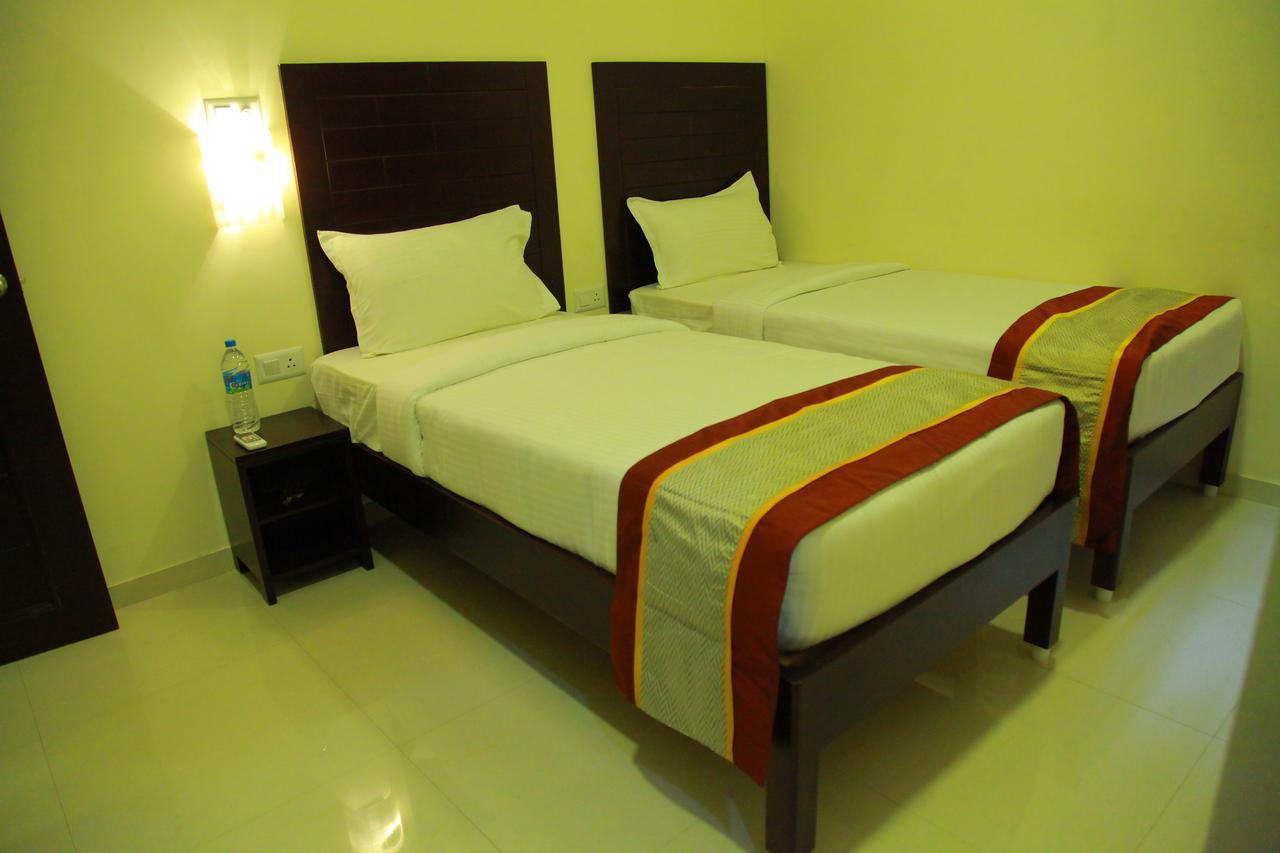 Five Falls Resort Kuttālam Buitenkant foto