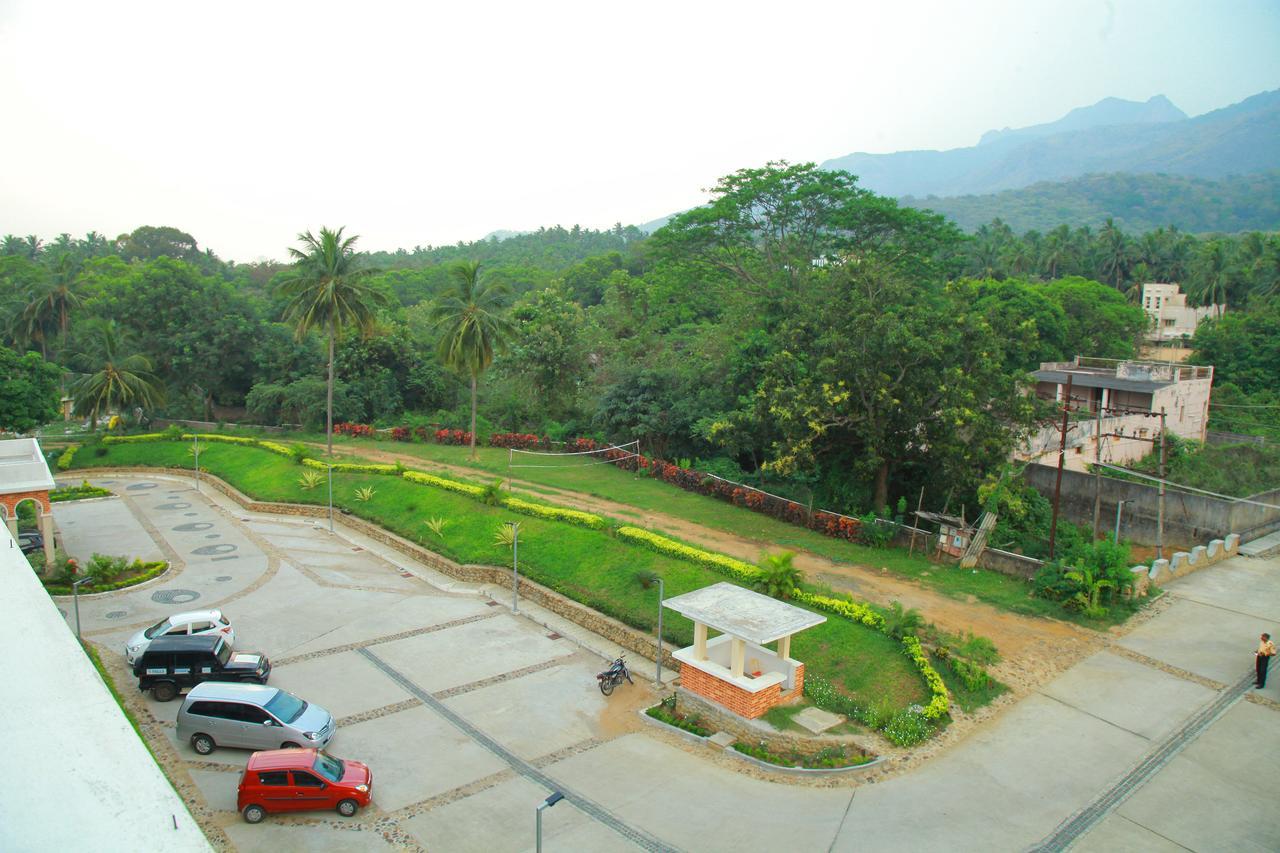 Five Falls Resort Kuttālam Buitenkant foto