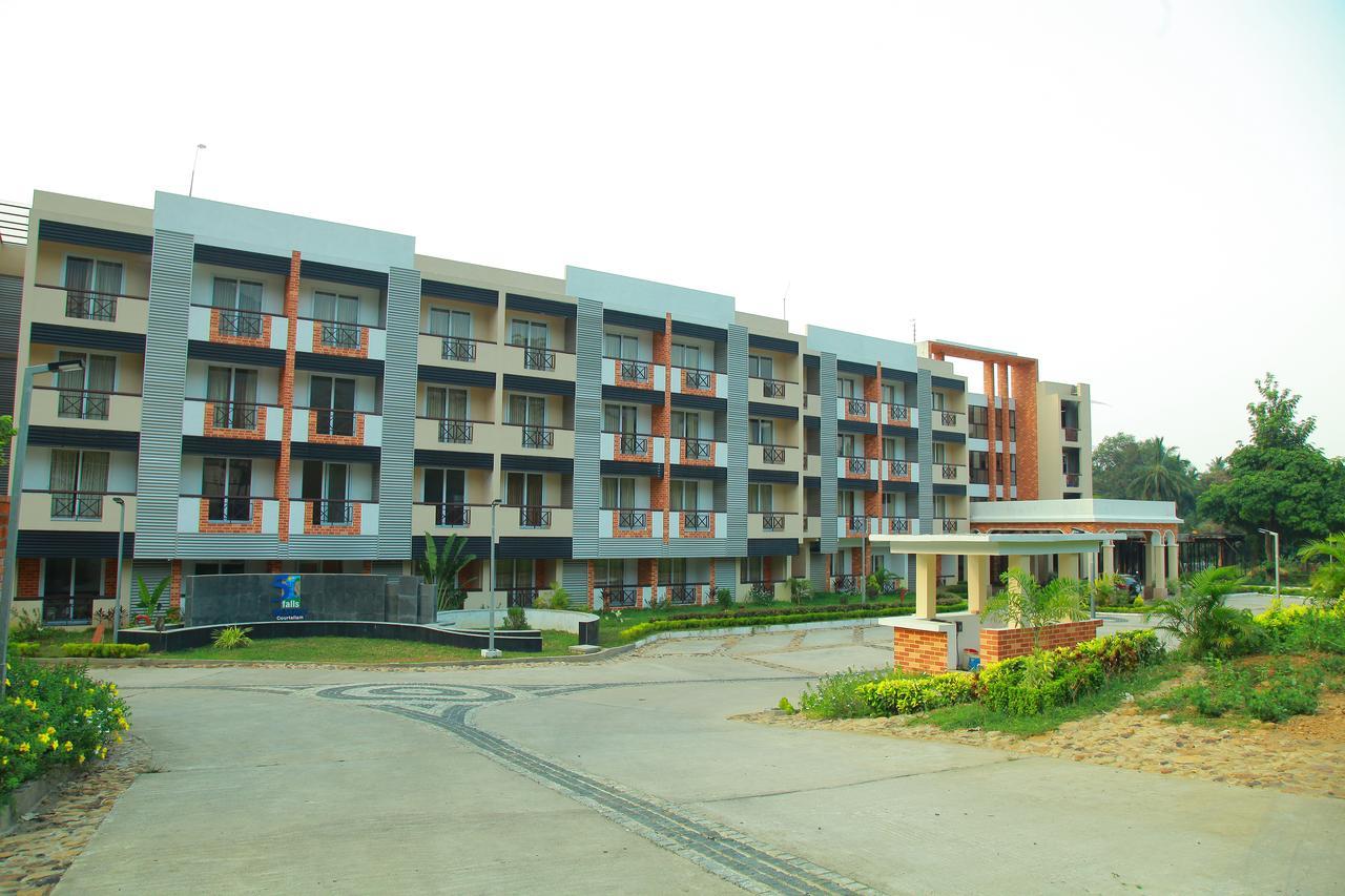 Five Falls Resort Kuttālam Buitenkant foto