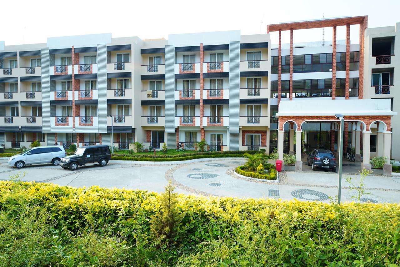 Five Falls Resort Kuttālam Buitenkant foto