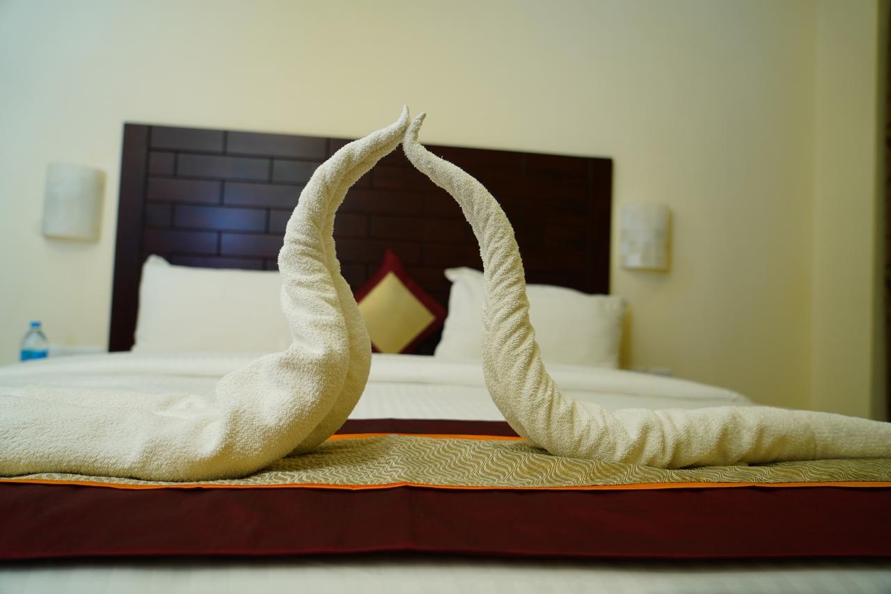 Five Falls Resort Kuttālam Buitenkant foto