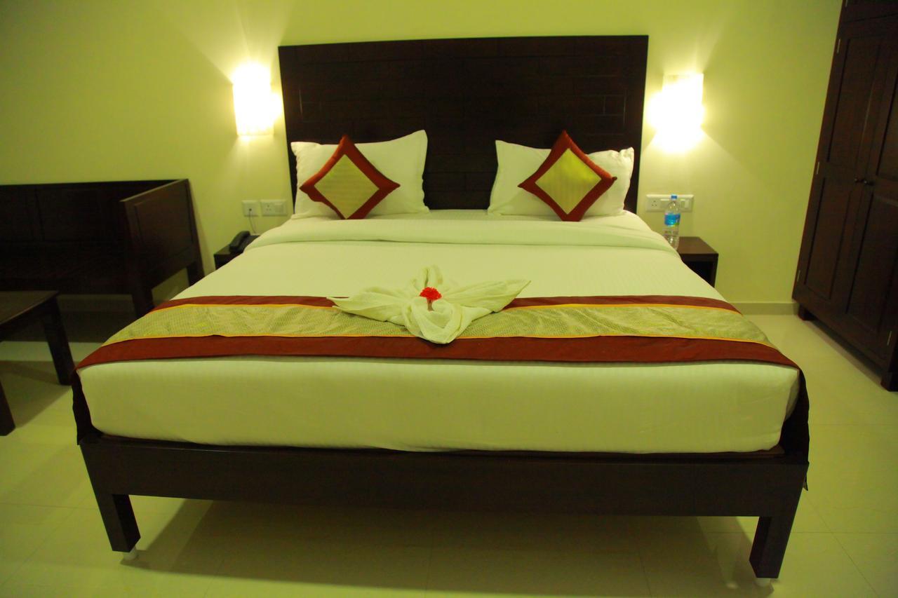 Five Falls Resort Kuttālam Buitenkant foto