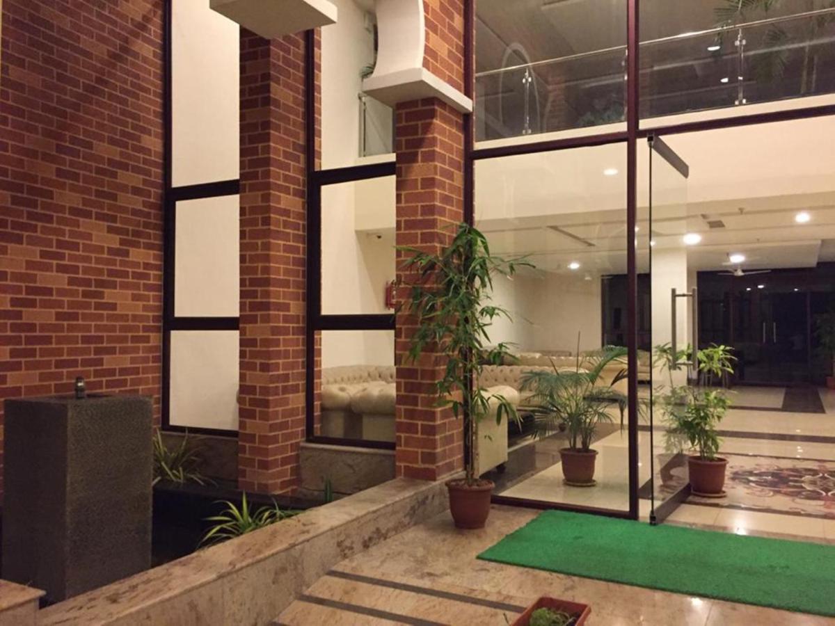 Five Falls Resort Kuttālam Buitenkant foto