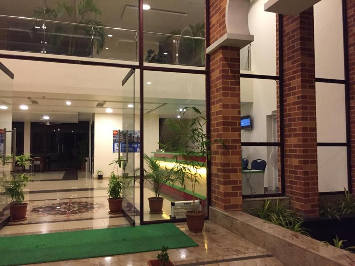 Five Falls Resort Kuttālam Buitenkant foto