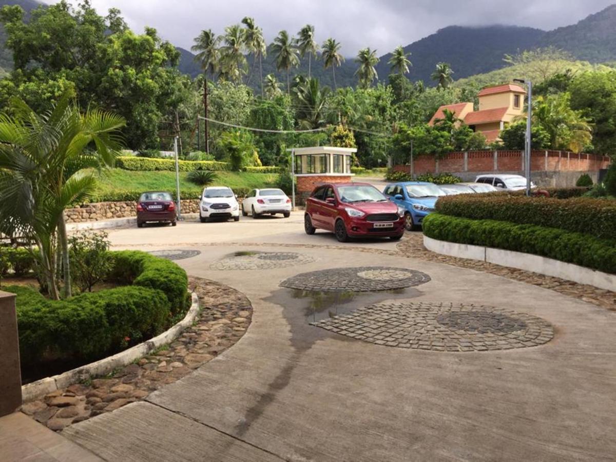 Five Falls Resort Kuttālam Buitenkant foto